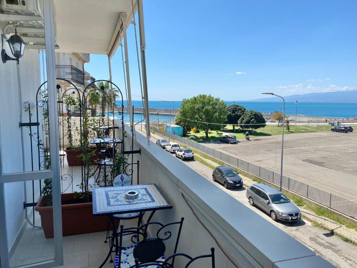 Bed and Breakfast B E B Le Terrazze Sul Mare Катандзаро Экстерьер фото